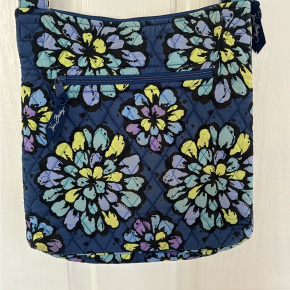 VeraBradley Floral travel/shopping Shoulder Crossbody feminine purse bag. - Picture 4 of 7